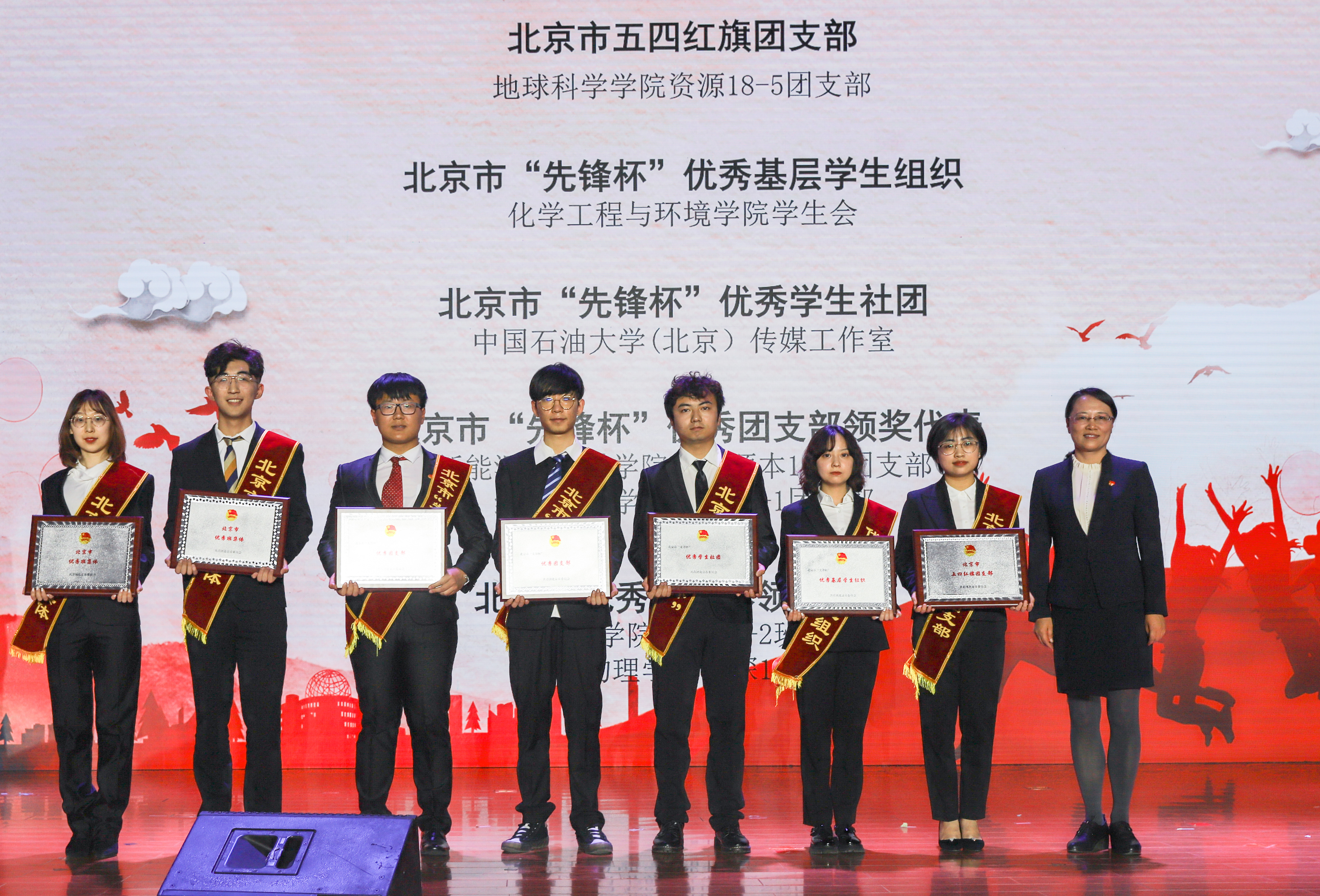 ba9261717fae41e19280fb5d5cae1b05.jpg