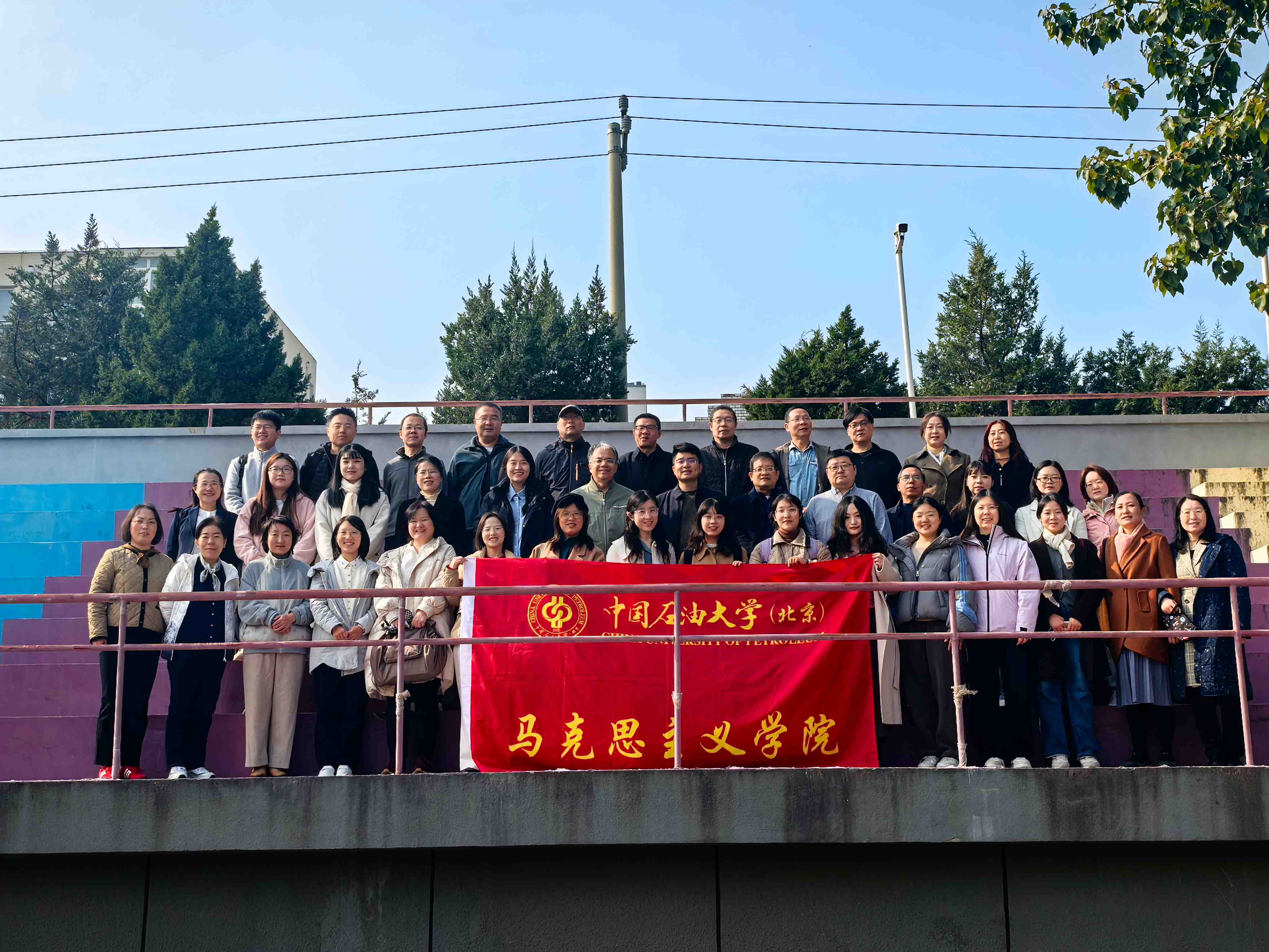 马克思主义学院2025年秋季健步走1.jpg